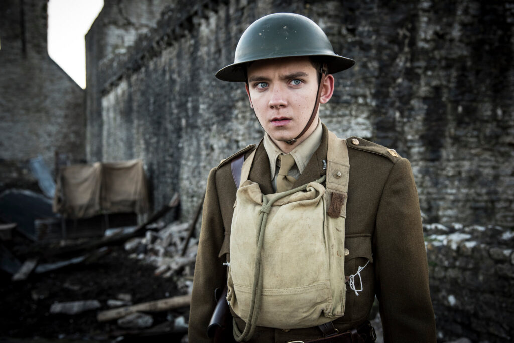 Asa Butterfield como Raleigh em Journey's End 