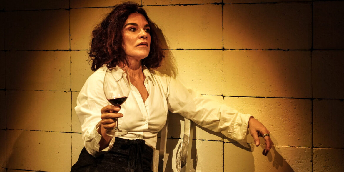 GALA DALÍ_JORNAL NOTA_01