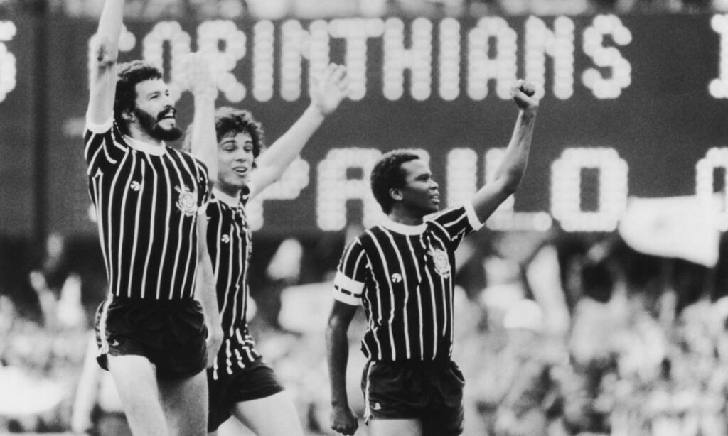 Democracia-Corinthiana_Jornal-Nota_01